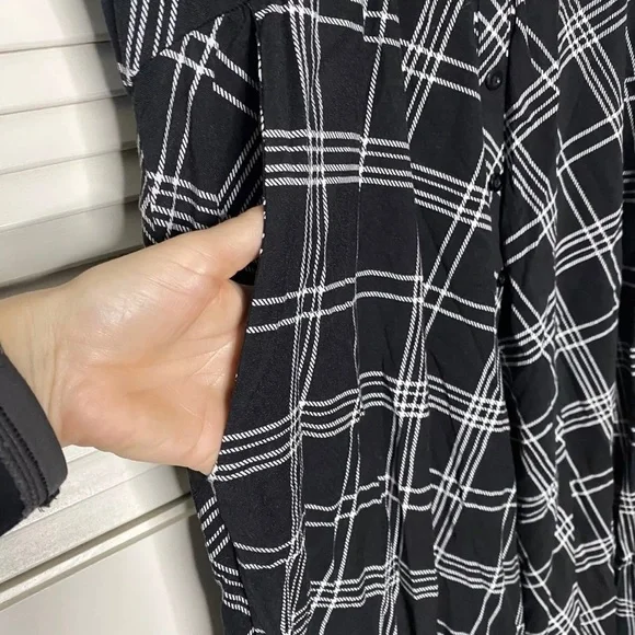 Torrid Asymmetrical Midi Dress Black White Size 2X Womens Elastic Waist - Picture 3 of 8